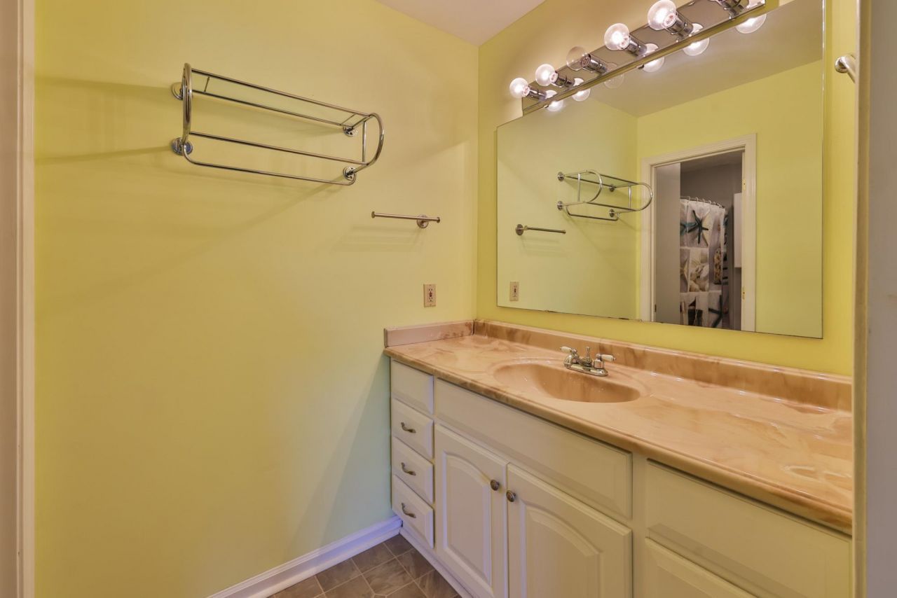 801 Donald St.  Photo 13