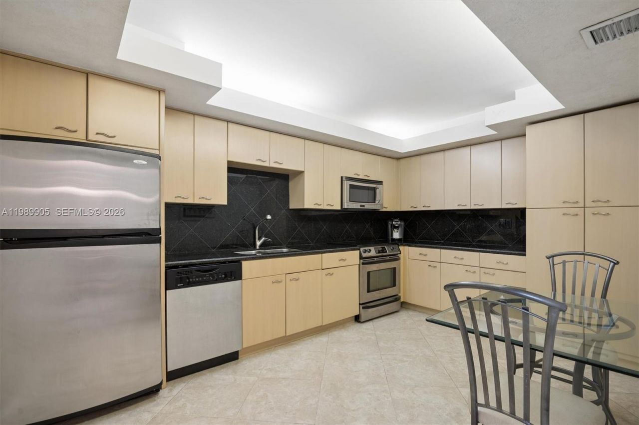 5001 Collins Ave , Unit 9H, Miami Beach, FL 33140 Photo