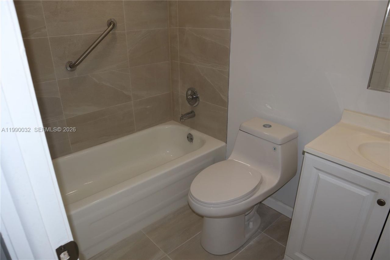 8500 Sunrise Lakes Blvd, Unit 111, Sunrise, FL 33322 Photo