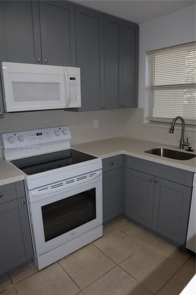 8500 Sunrise Lakes Blvd, Unit 111, Sunrise, FL 33322 Photo