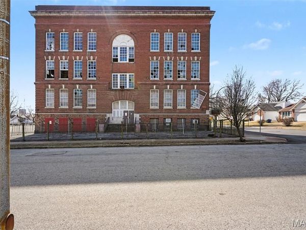 1614 Hogan Street , St Louis, MO 63106