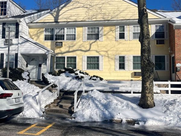 305 Towne House Village , Islandia, NY 11749