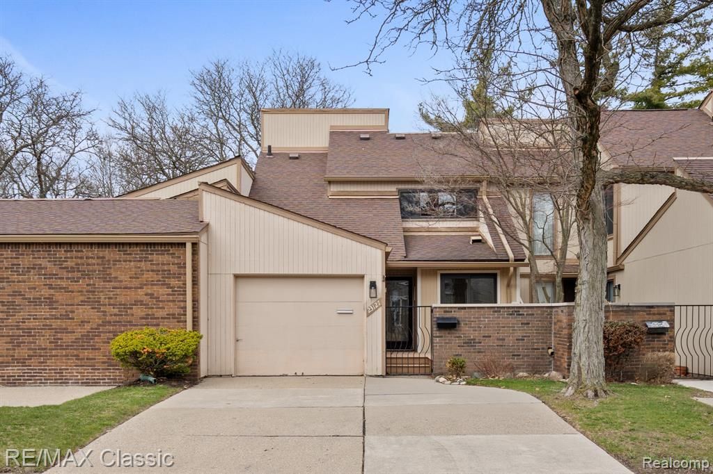 23127 Farmington Road, Farmington, MI 48336 Main Photo