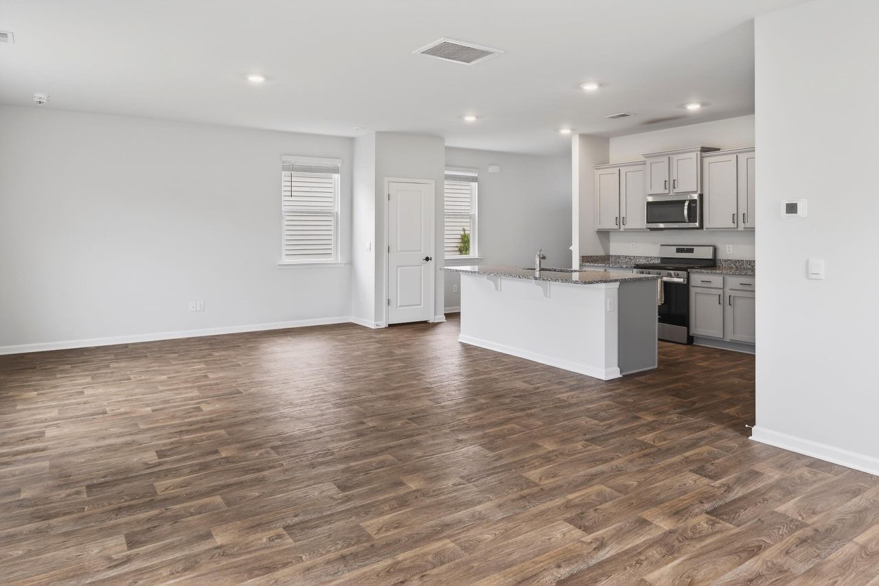 104 Cloverleaf Street Photo 11