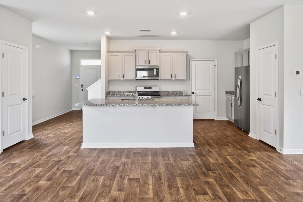 104 Cloverleaf Street Photo 12