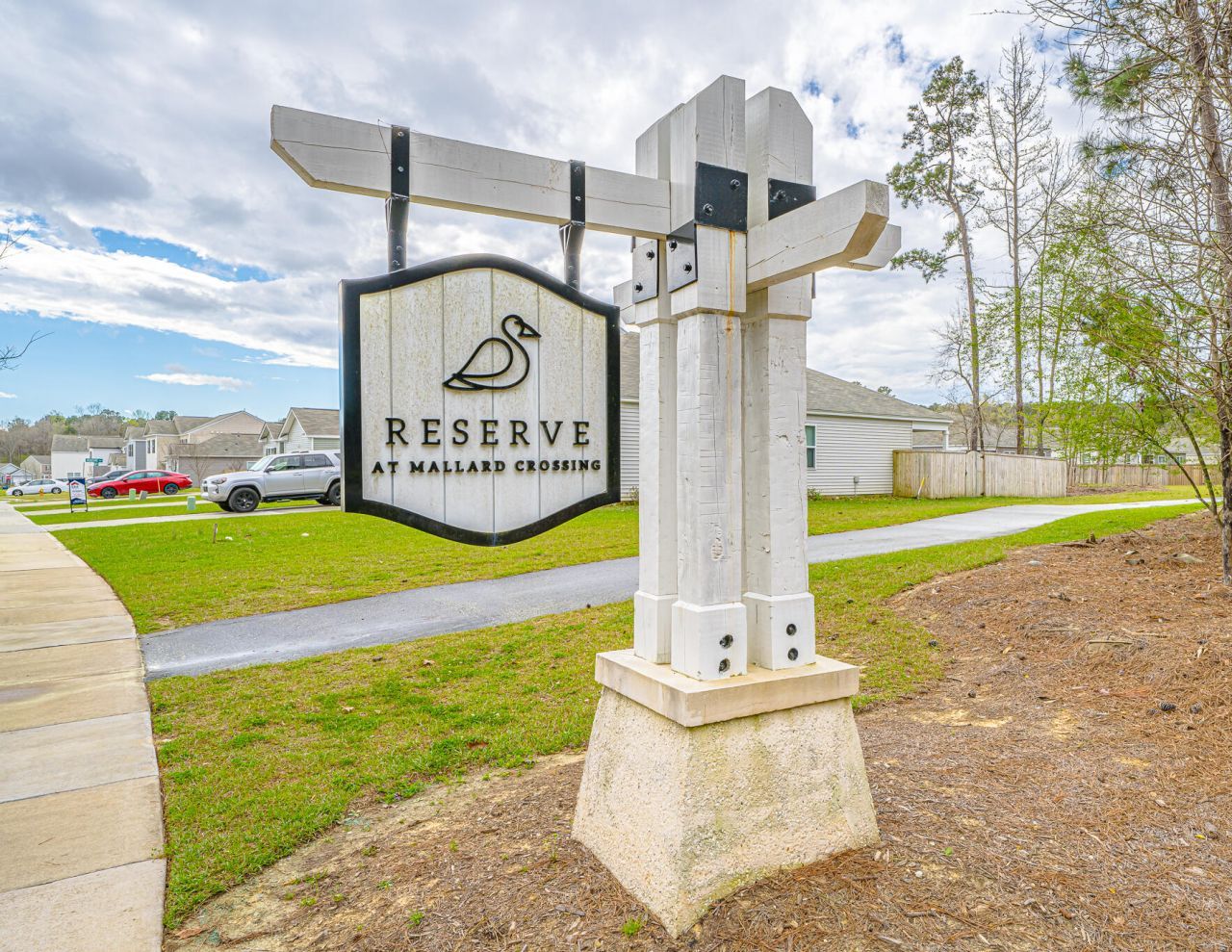 104 Cloverleaf Street Photo 18