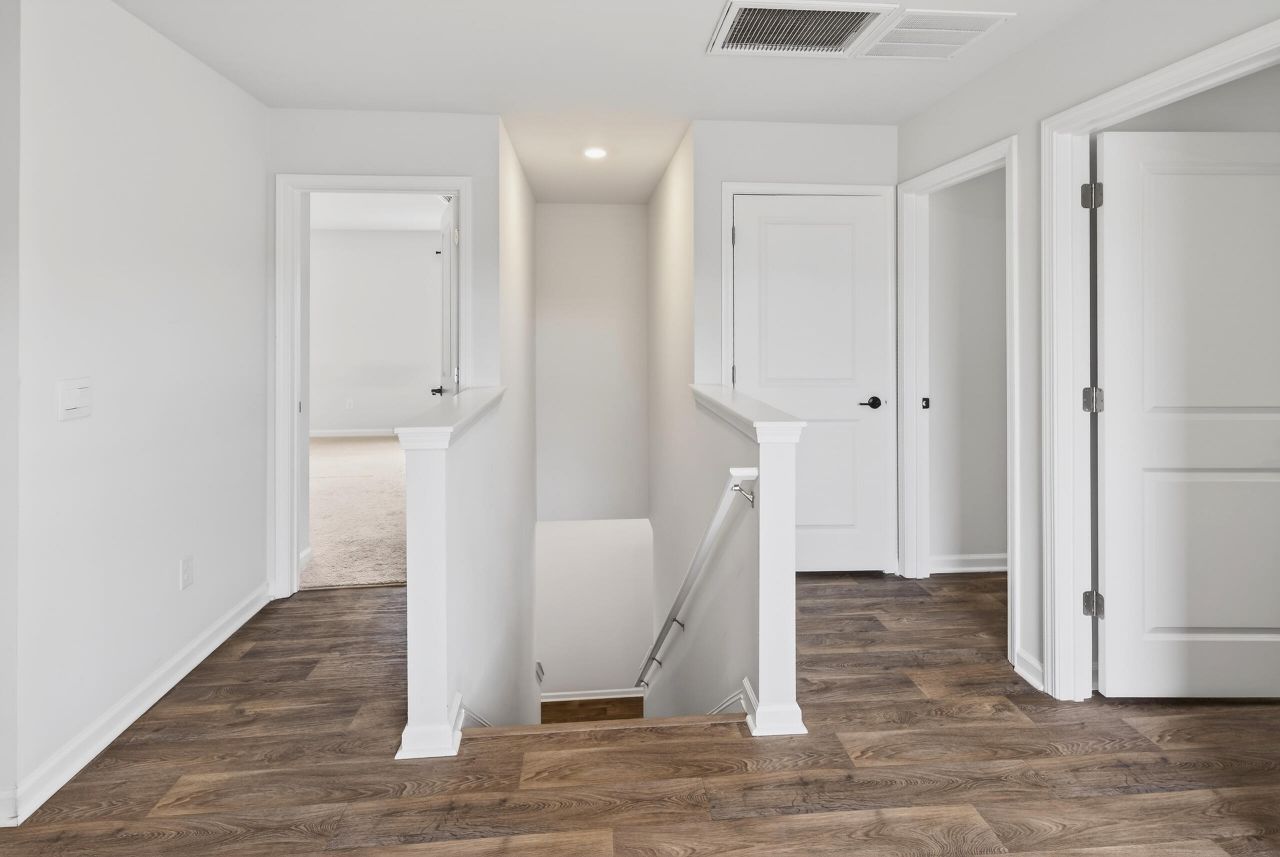 104 Cloverleaf Street Photo 19