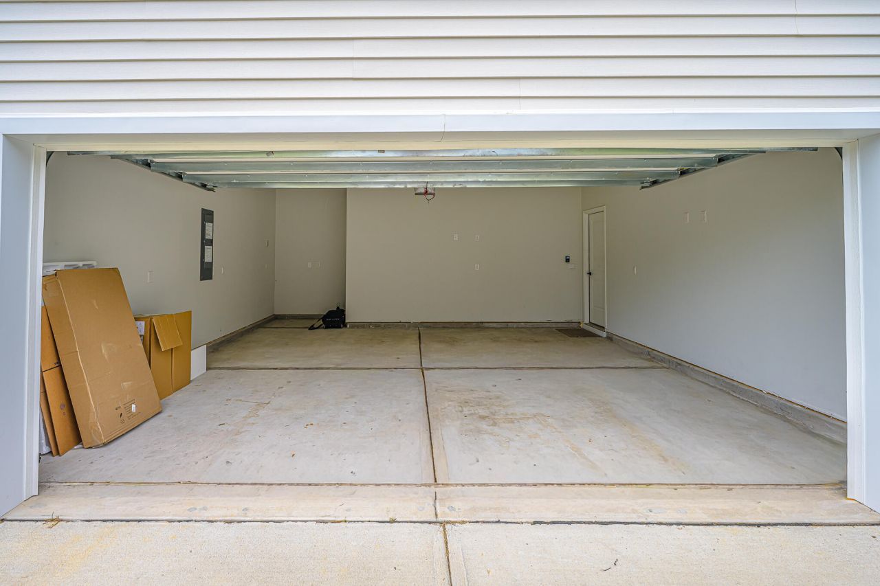 104 Cloverleaf Street Photo 20