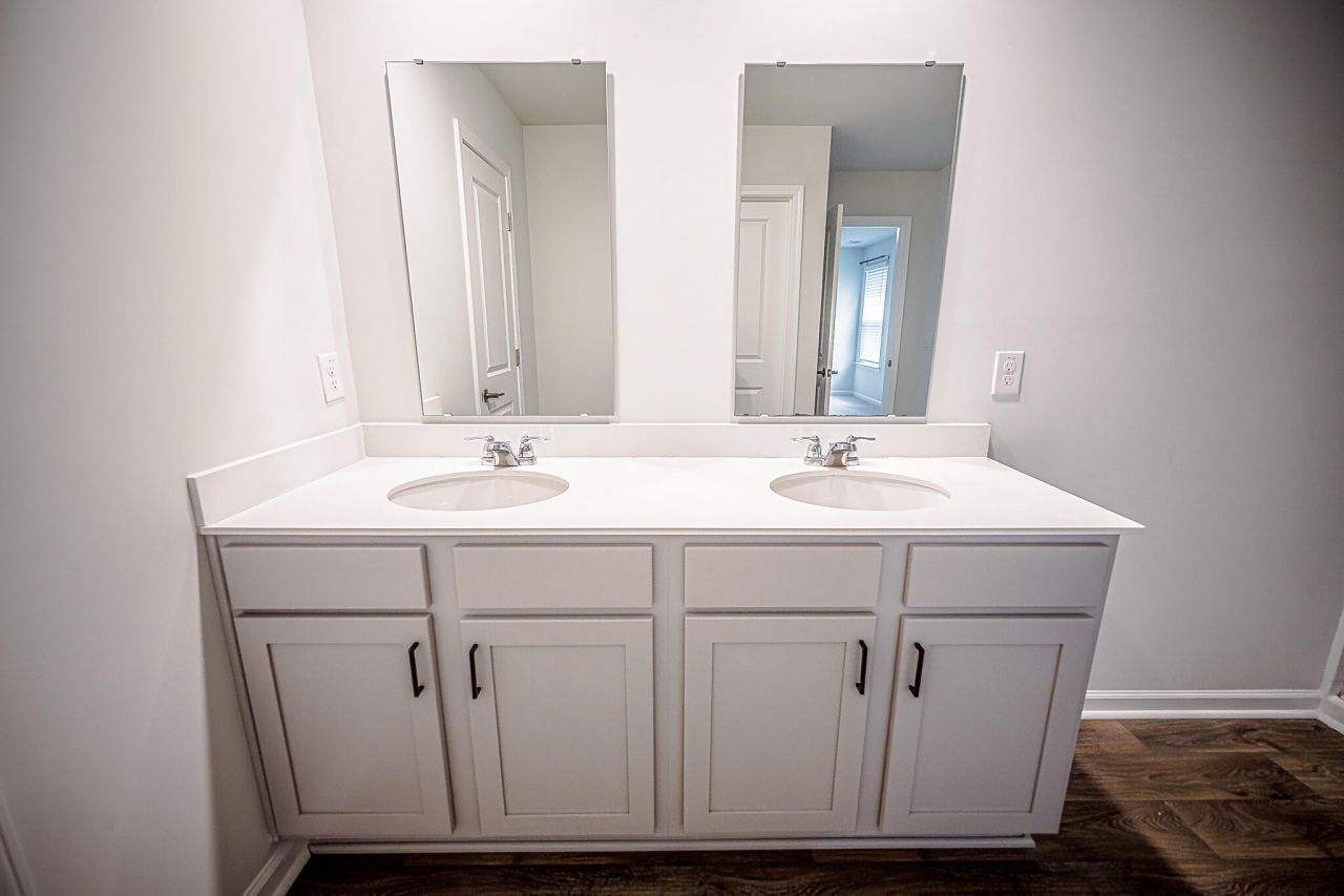 104 Cloverleaf Street Photo 22