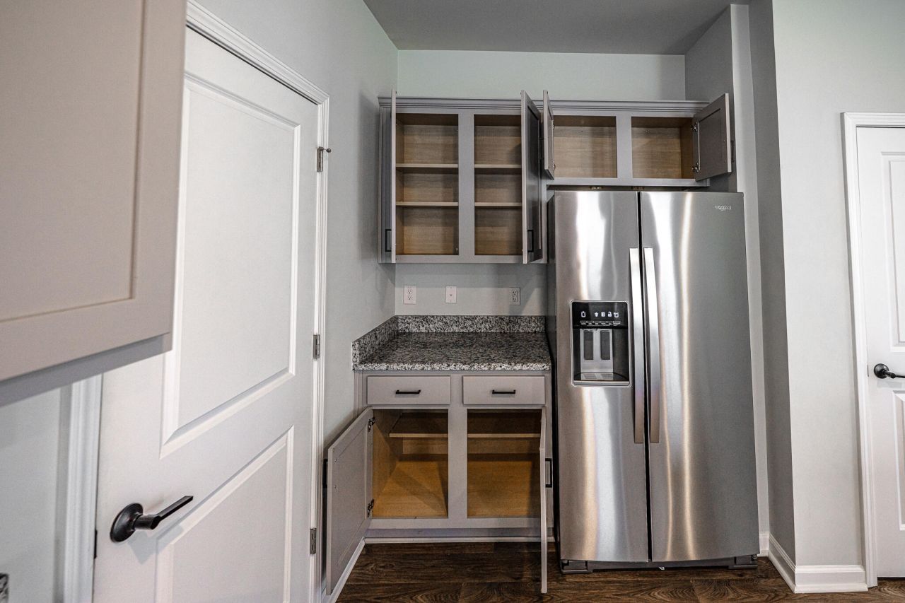 104 Cloverleaf Street Photo 24