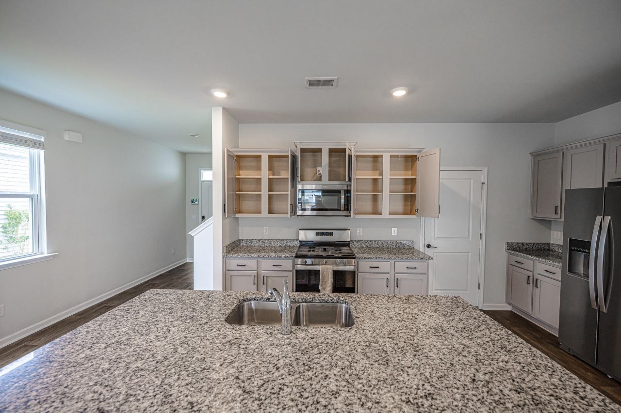 104 Cloverleaf Street Photo 26