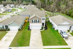 104 Cloverleaf Street photo 4