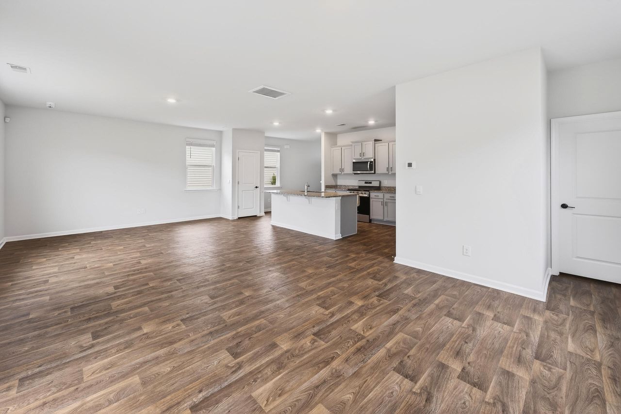 104 Cloverleaf Street Photo 36