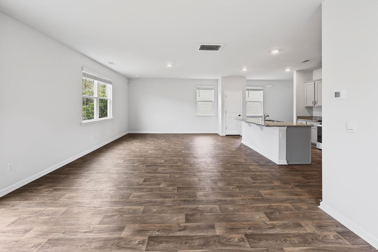 104 Cloverleaf Street Photo 37