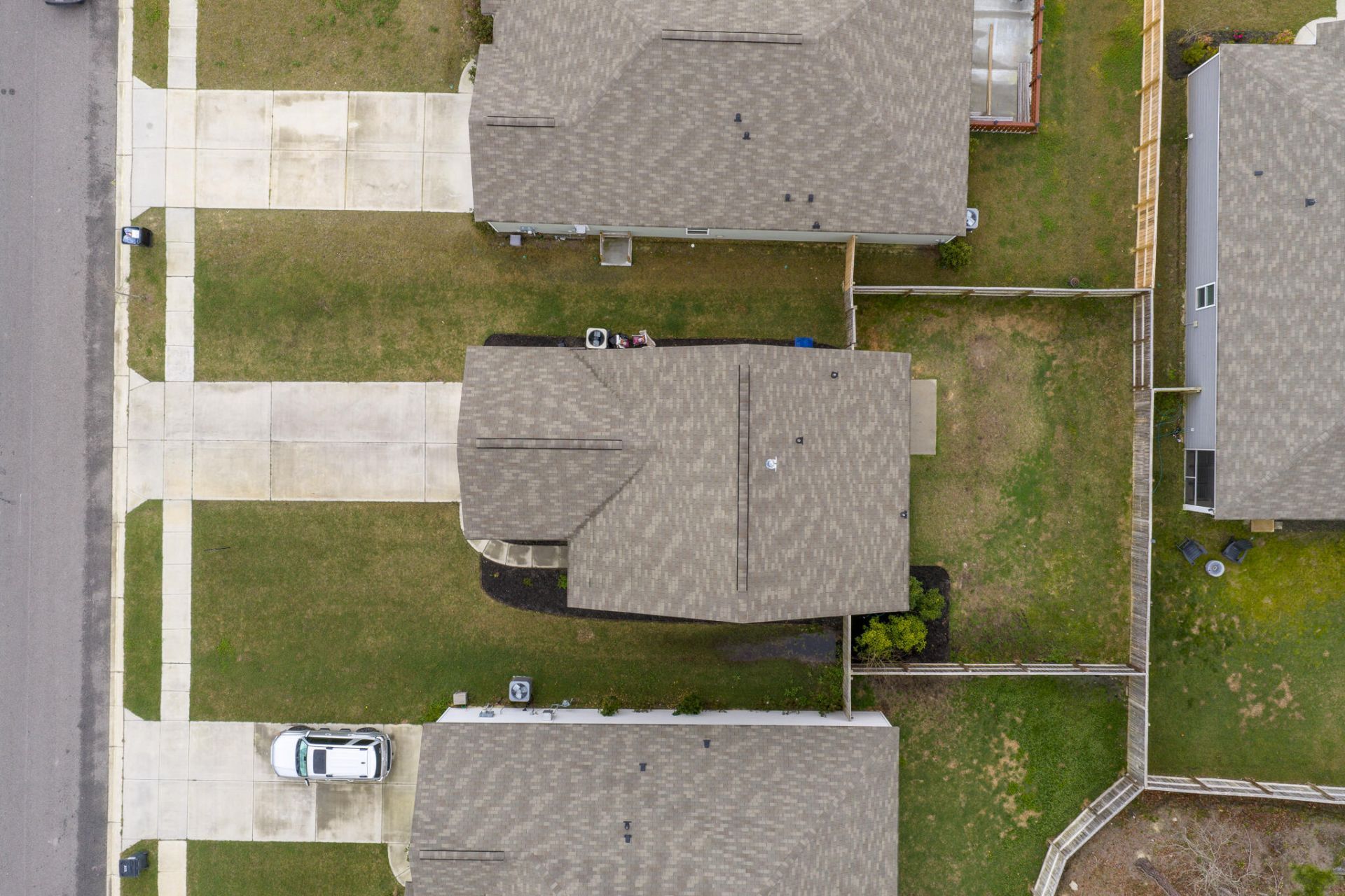 104 Cloverleaf Street Photo 37