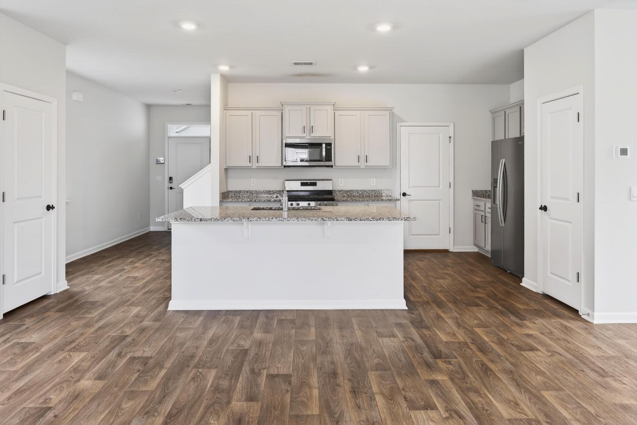 104 Cloverleaf Street Photo 38