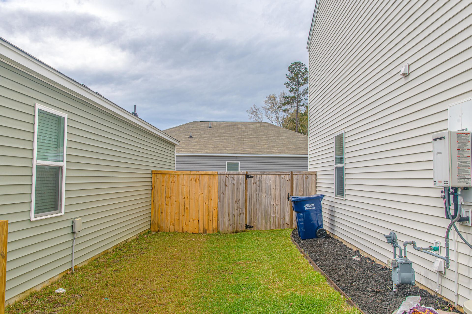 104 Cloverleaf Street Photo 38