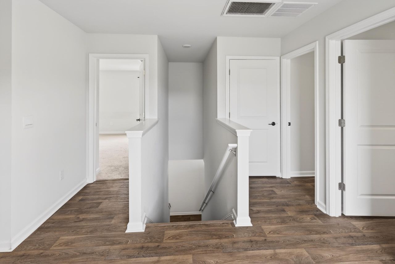 104 Cloverleaf Street Photo 39