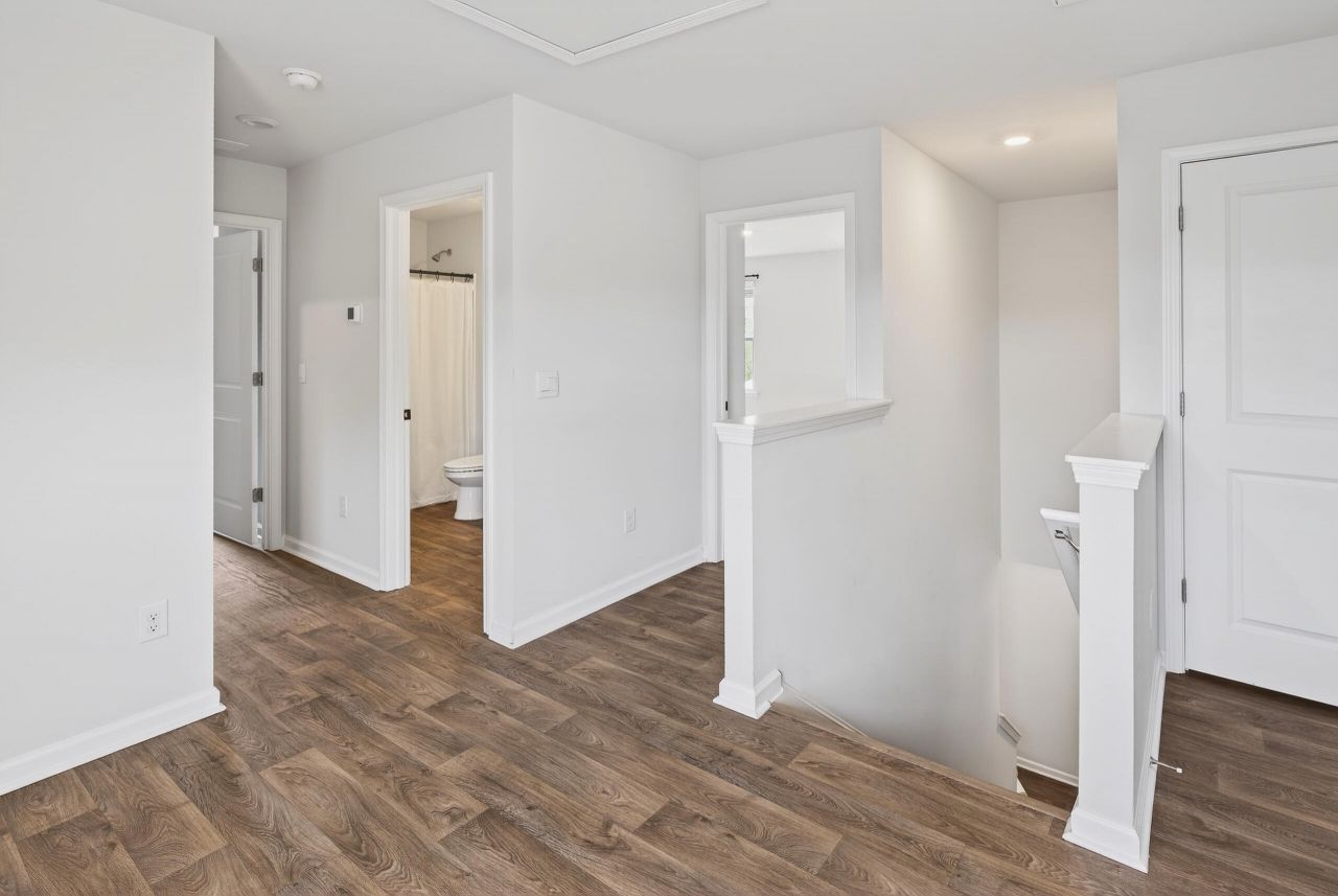 104 Cloverleaf Street Photo 40