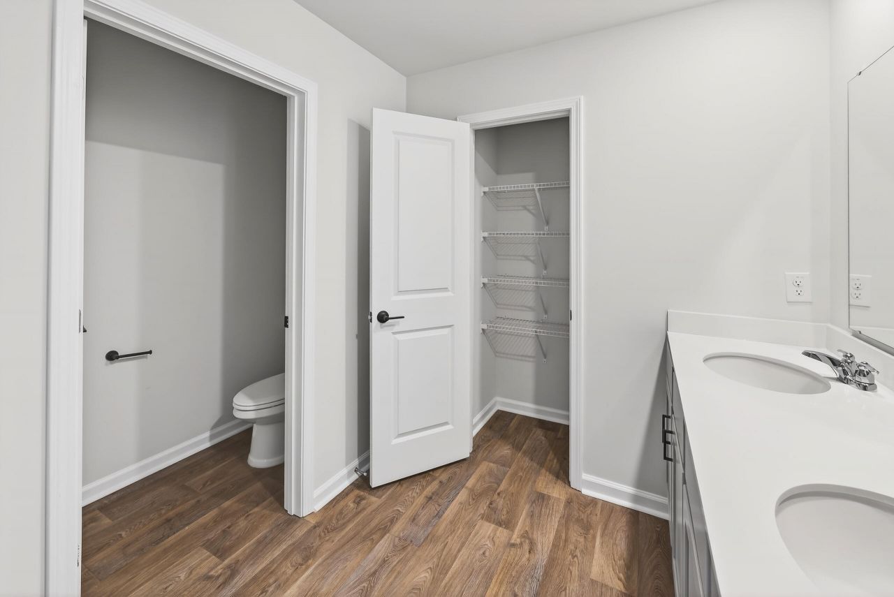 104 Cloverleaf Street Photo 45