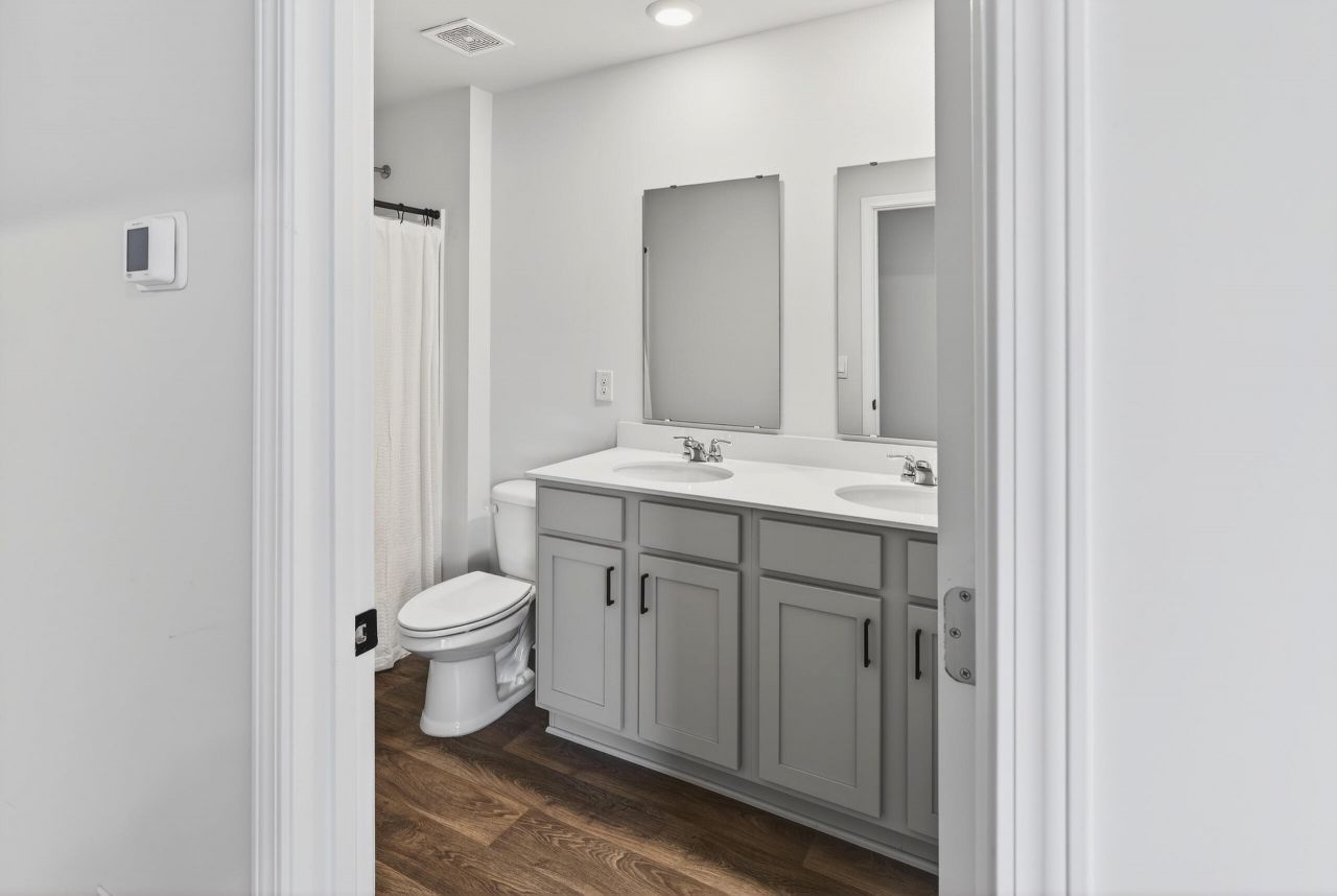 104 Cloverleaf Street Photo 49