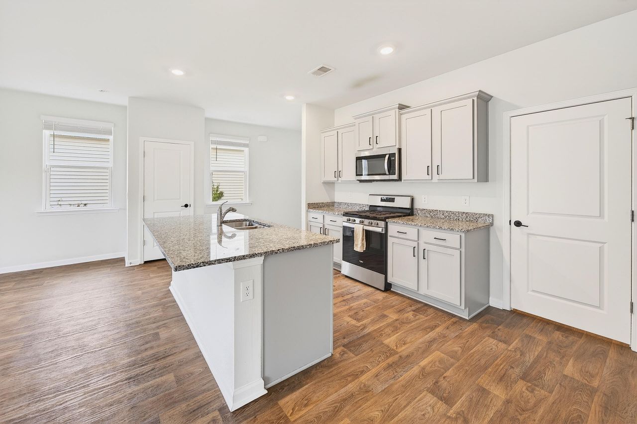 104 Cloverleaf Street Photo 54