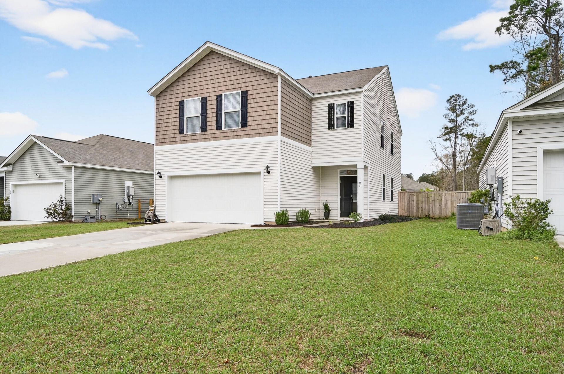 104 Cloverleaf Street Photo 56