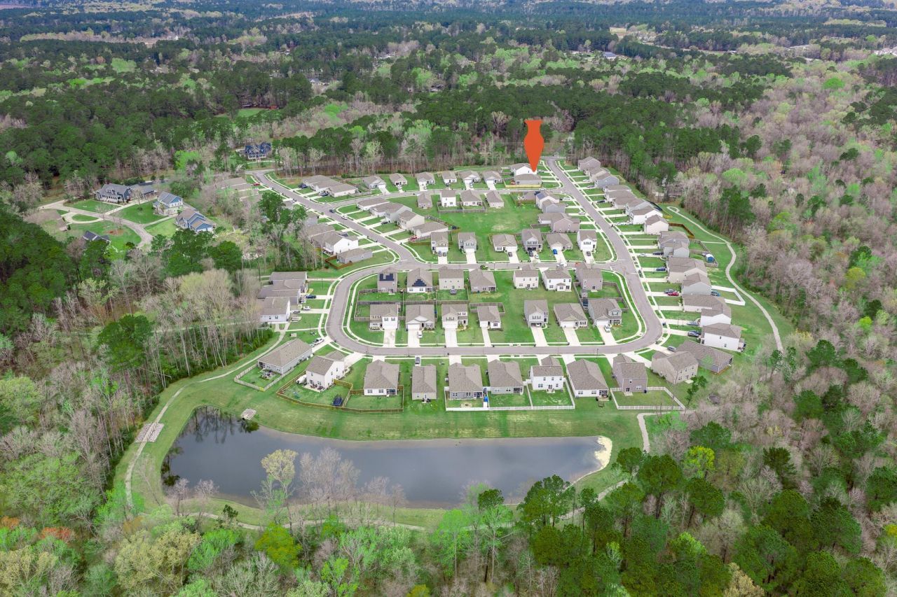 104 Cloverleaf Street Photo 6