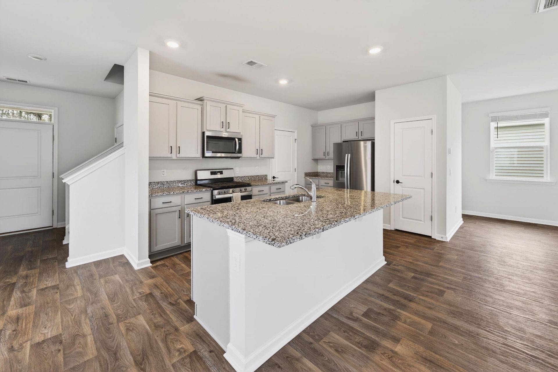 104 Cloverleaf Street Photo 60