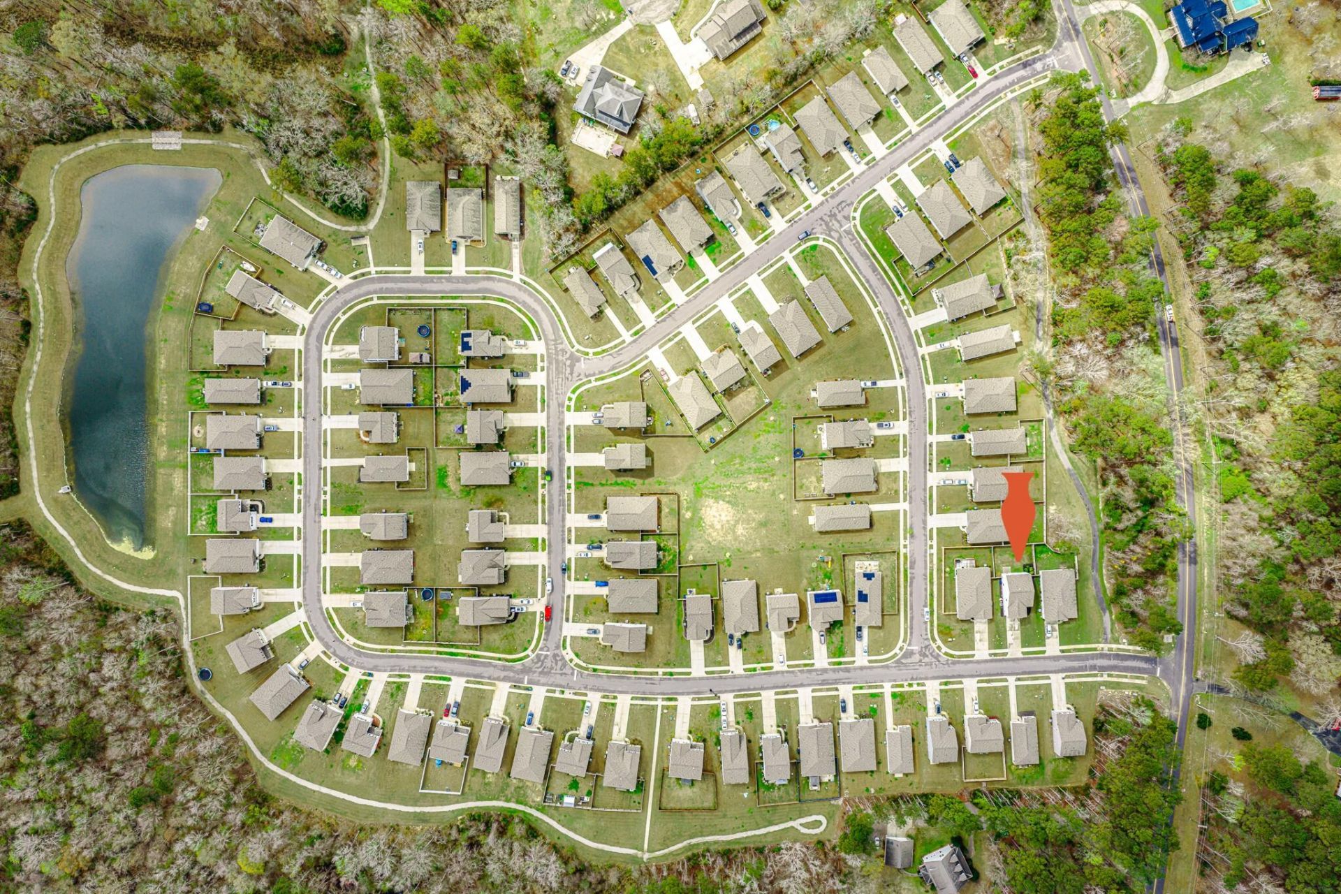 104 Cloverleaf Street Photo 68