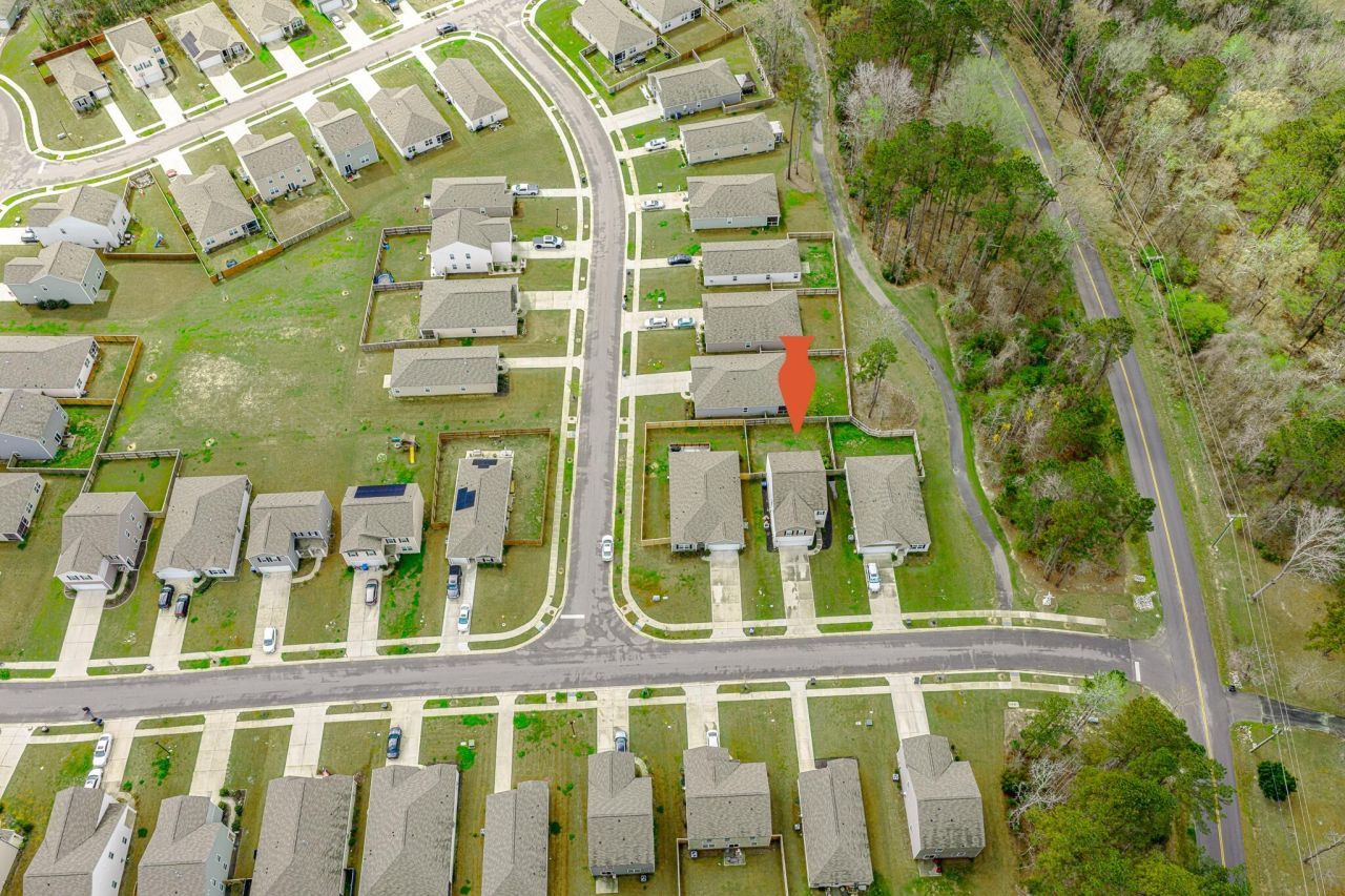 104 Cloverleaf Street Photo 7