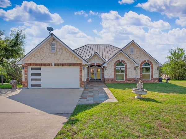 493 Chimney Cove DR, Marble Falls, TX 78654