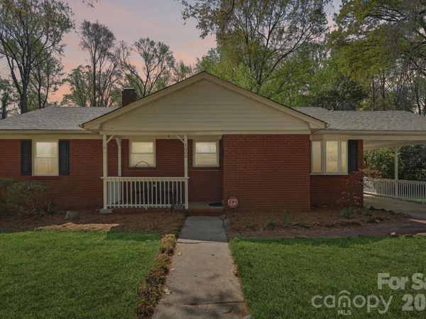 1000 Hickory Nut Street , Charlotte, NC 28205