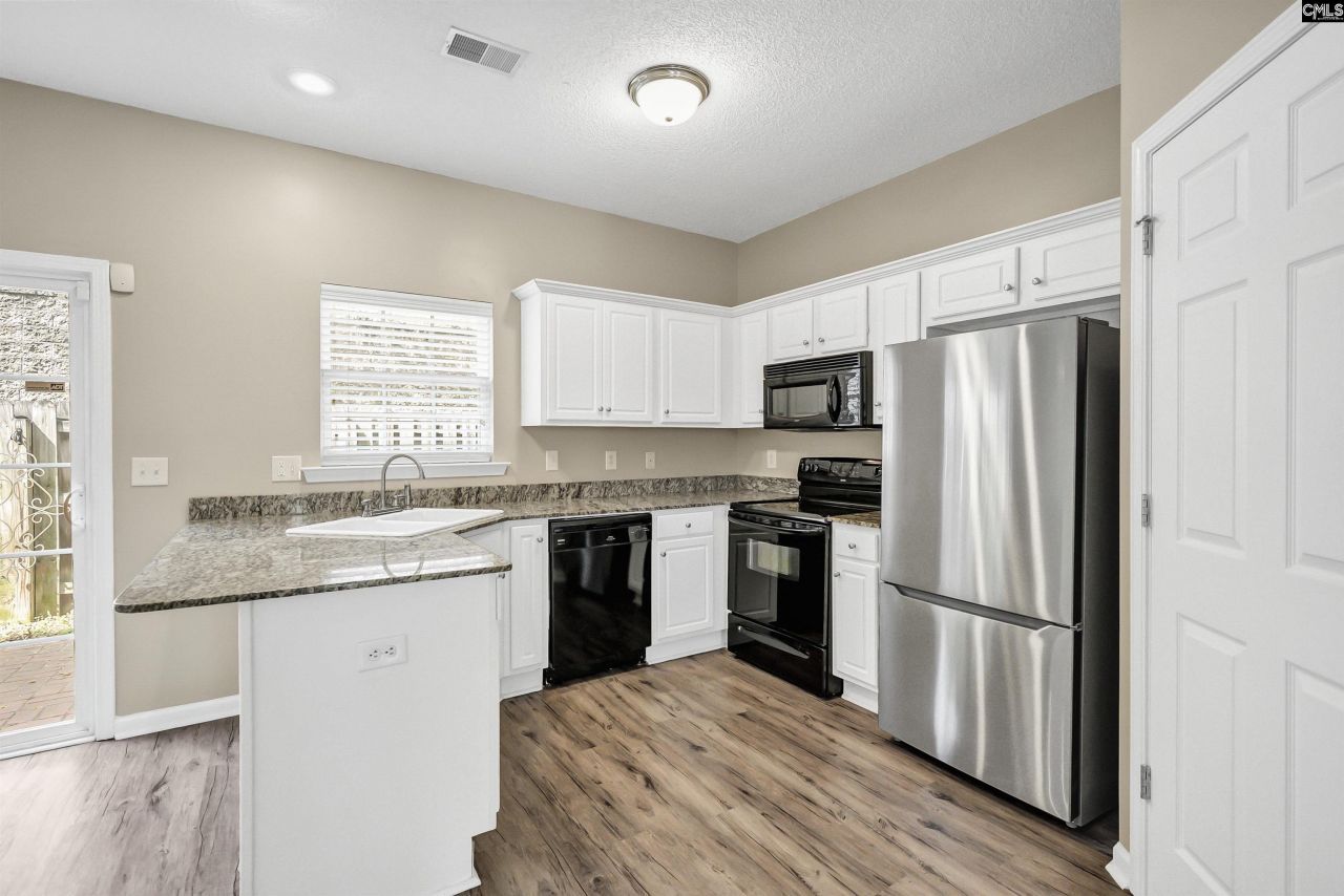 105 Tuscany Court  Photo 5