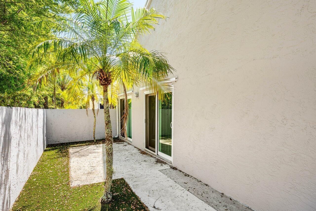 27 Wyndham Lane, Palm Beach Gardens, FL 33418 Photo