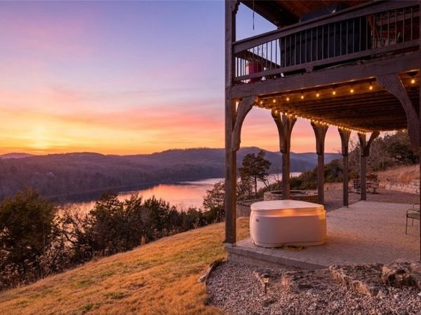 13 Beaver Drive , Holiday Island, AR 72631