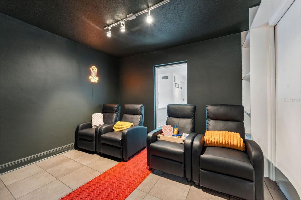 1584 Oak Lane, Clearwater, FL 33764 Photo