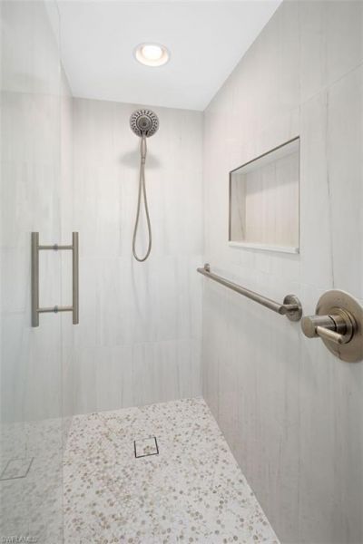 6849 Grenadier Blvd, Unit 905, Naples, FL 34108 Photo
