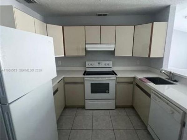 313 SE 3rd Ave , Unit 313, Hallandale Beach, FL 33009