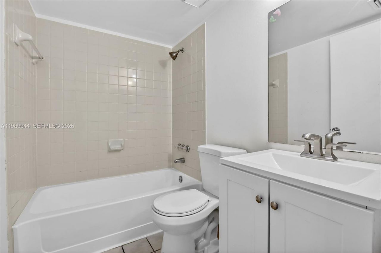 400 W Palm Cir W , Unit 306, Pembroke Pines, FL 33025 Photo