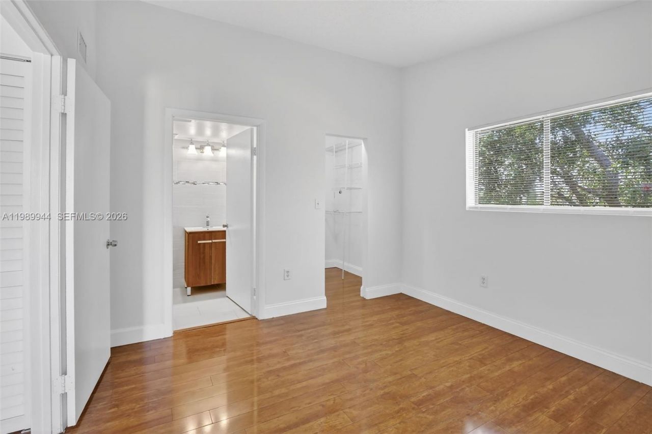 400 W Palm Cir W , Unit 306, Pembroke Pines, FL 33025 Photo