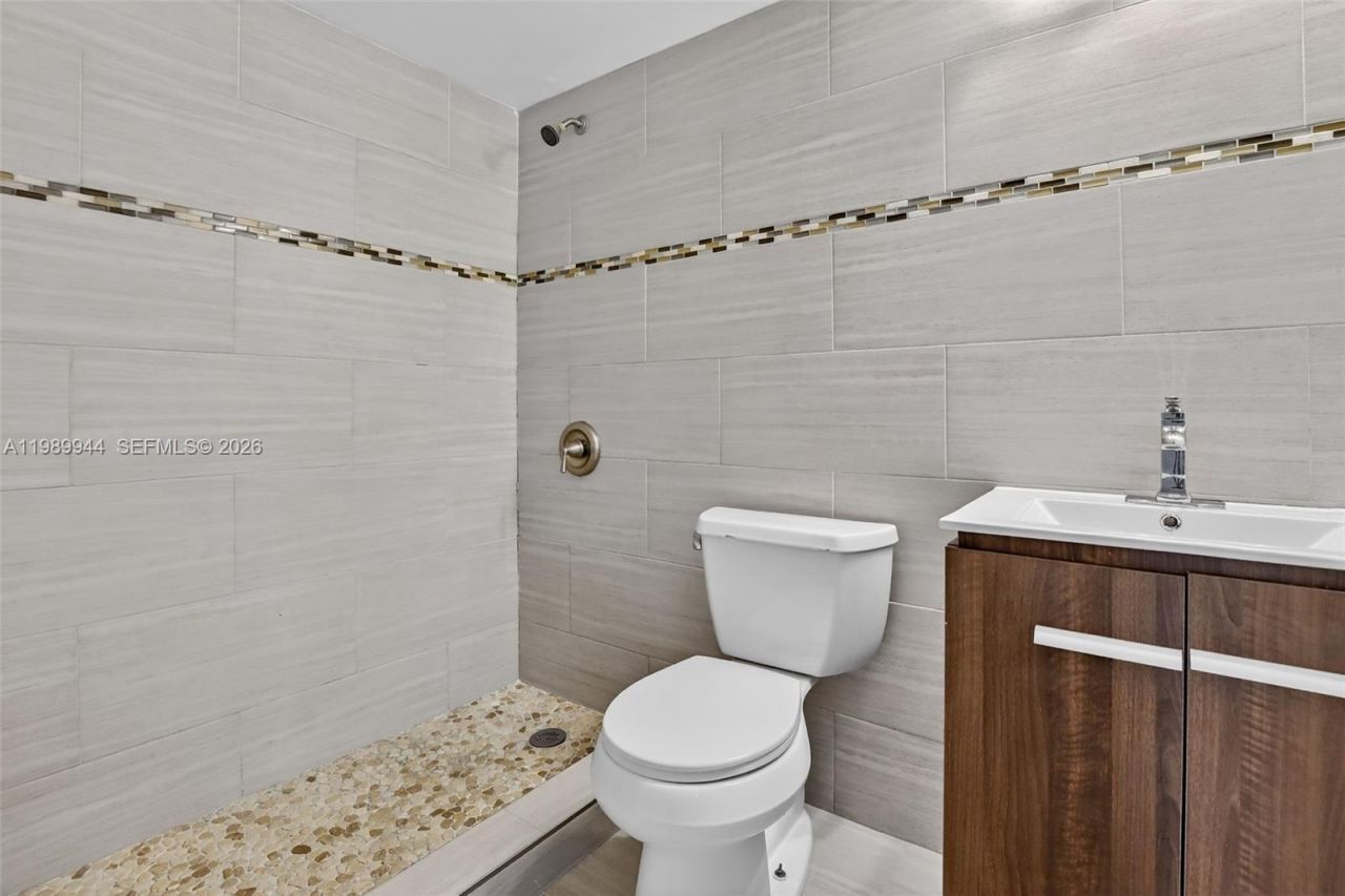 400 W Palm Cir W , Unit 306, Pembroke Pines, FL 33025 Photo