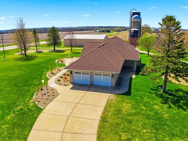 2068 Millersburg Blvd W, Dundas, MN 55019