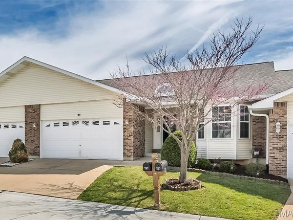 93 Rue De Paix, Lake St Louis, MO 63367