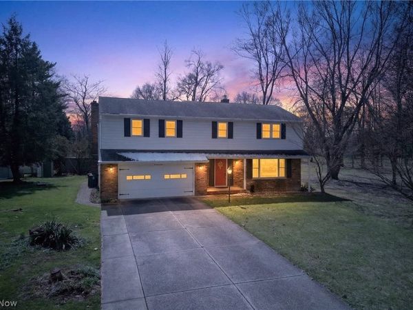 1044 Linden Lane, Lyndhurst, OH 44124