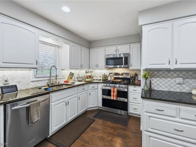 1044 Linden Lane, Lyndhurst, OH 44124 Photo 18