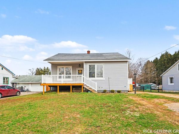 614 W High Street, Bangor, MI 49013