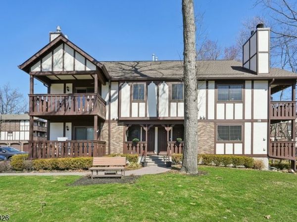 1810 Faulkner Ct, Mahwah, NJ 07430