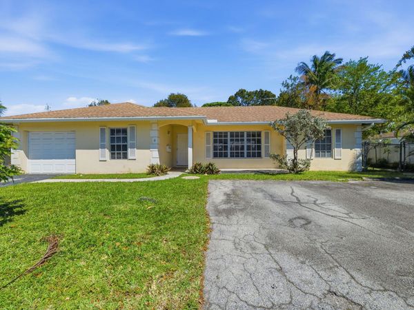 8 NE 9th Avenue, Deerfield Beach, FL 33441