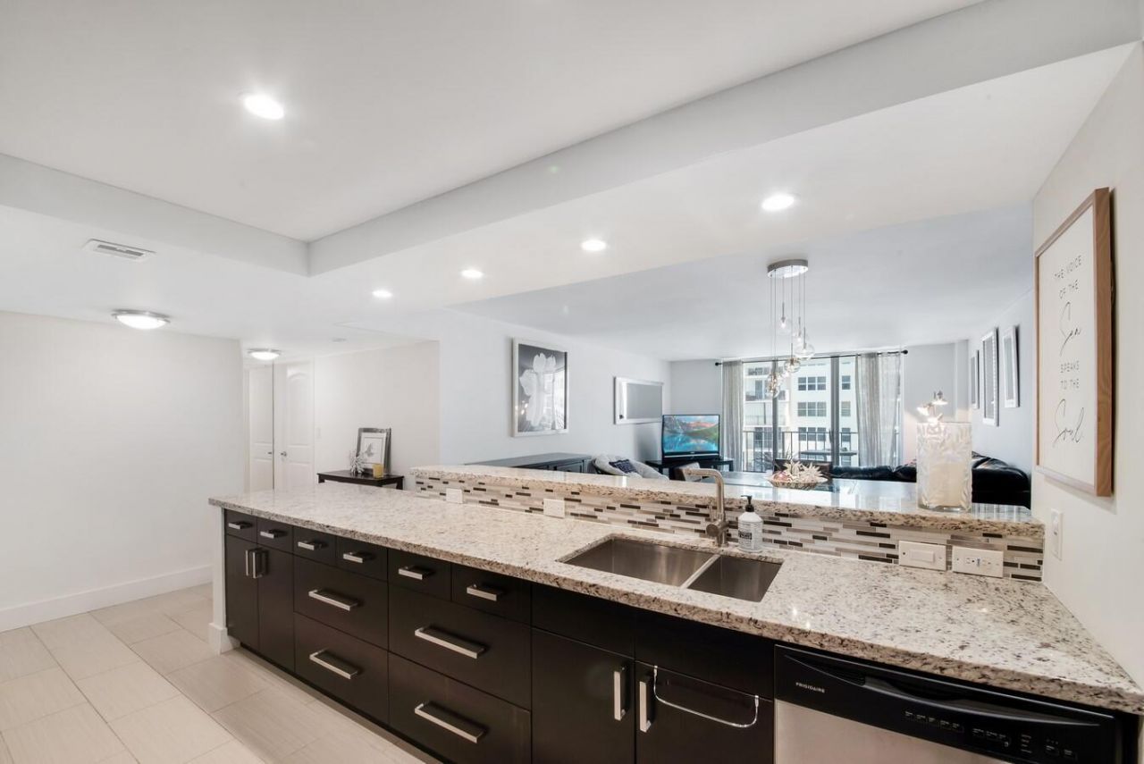 1147 Hillsboro Mile, Unit 505, Hillsboro Beach, FL 33062 Photo